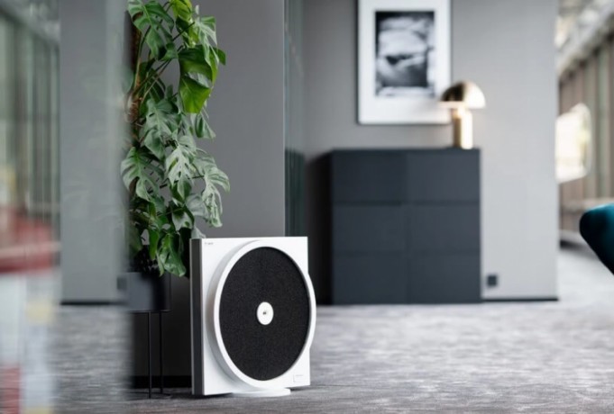 Oczyszczacz powietrza Cell Flow Pro900 w aranżacji na korytarzu