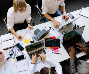 Oczyszczacz powietrza w biurze